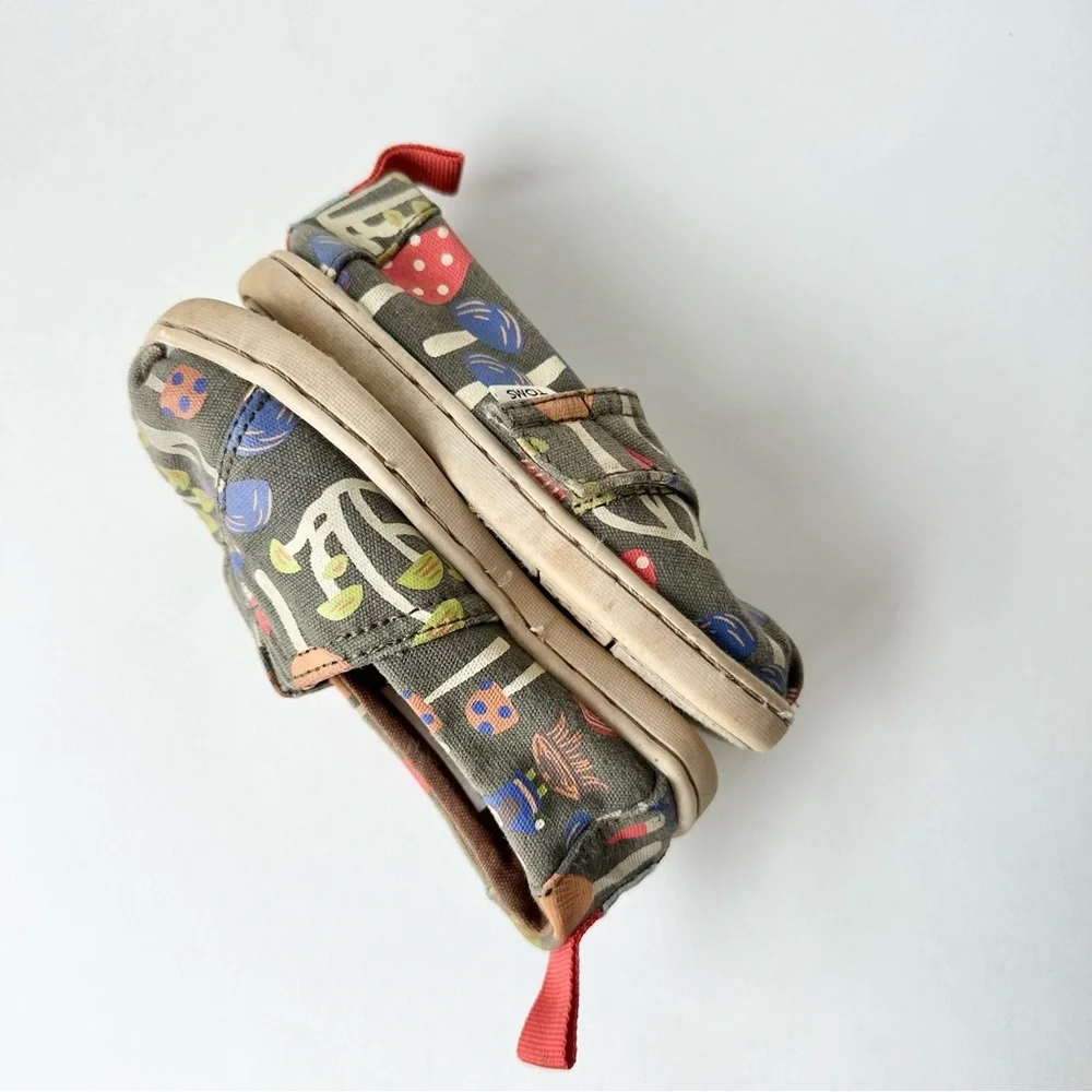 Toms Mushroom and Gnome Print Glow In The Dark Shoes